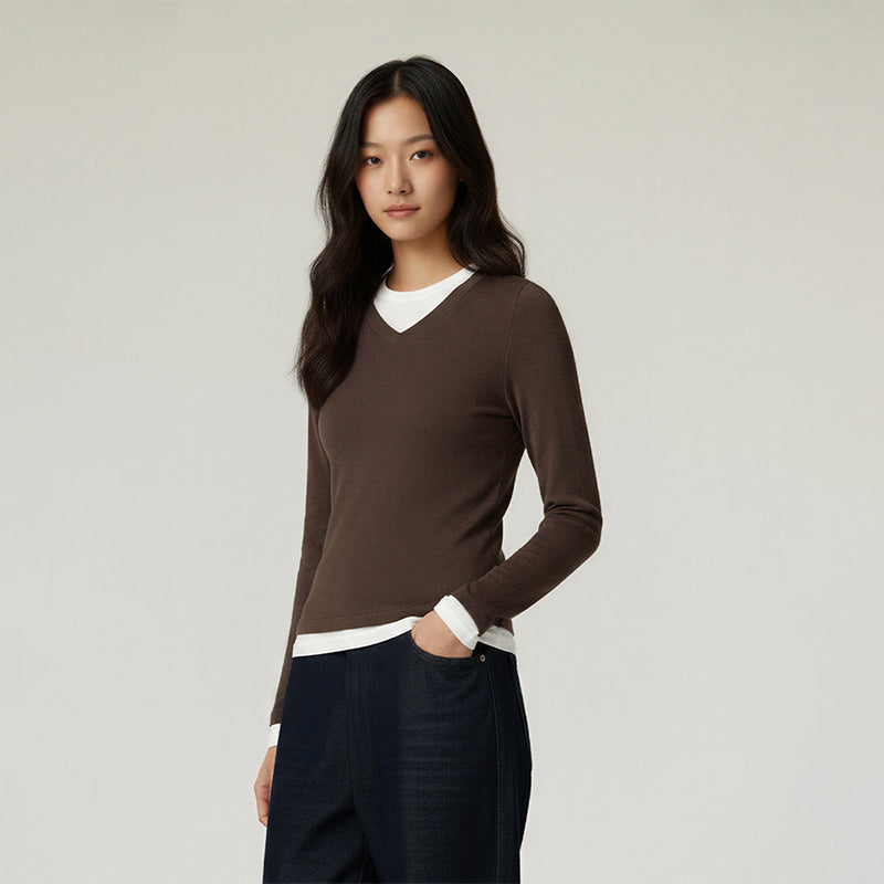 Two-piece look V-neck contrast color top