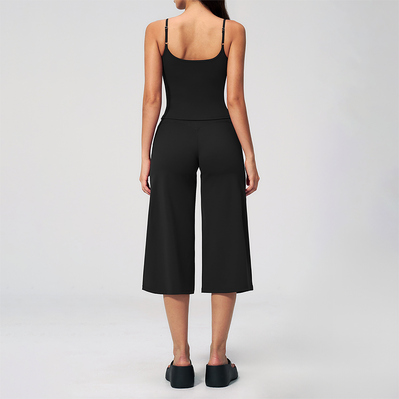 Wholesale Women's Brushed Spaghetti-Strap Tank Top & Wide-Leg Cropped Pants Set – Seam-Detail 2-Piece Yoga Set