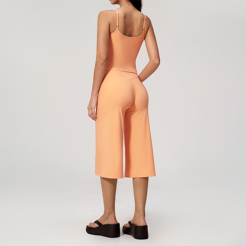 Wholesale Women's Brushed Spaghetti-Strap Tank Top & Wide-Leg Cropped Pants Set – Seam-Detail 2-Piece Yoga Set