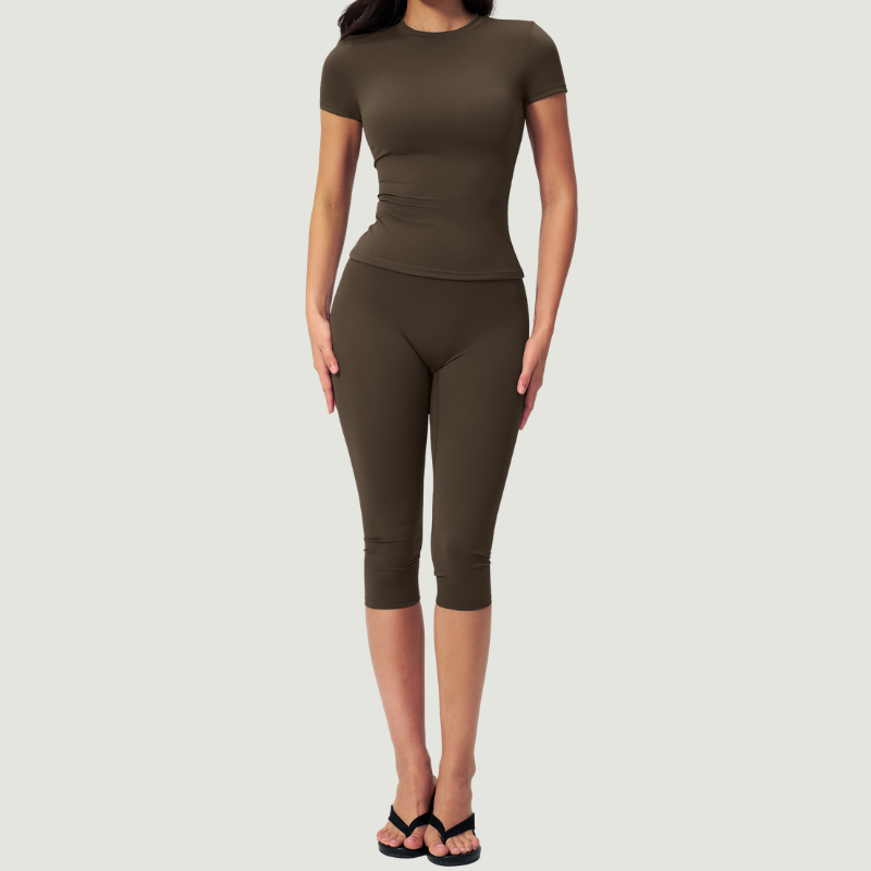 Wholesale Women's Seam-Detail Short Sleeve Crop Top + Mid-Length Shorts Set – Butt-Lifting Yoga Gym Activewear