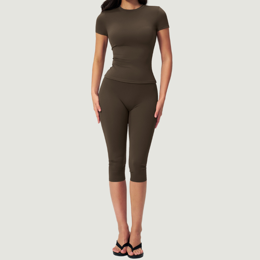 Wholesale Women's Seam-Detail Short Sleeve Crop Top + Mid-Length Shorts Set – Butt-Lifting Yoga Gym Activewear