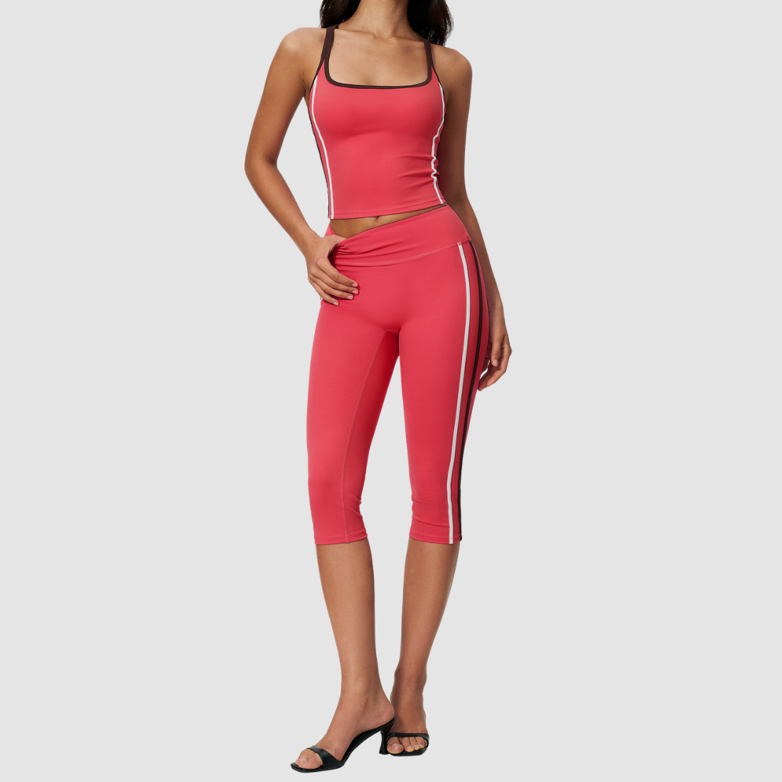 Wholesale Women's Fixed-Cup Sports Vest & Cropped Pants Yoga Set