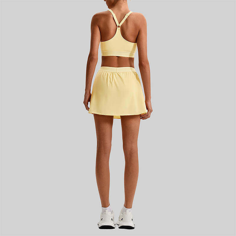 Wholesale Naked-Feel Sports Bra & Pleated Tennis Skirt Set – Quick-Dry Athletic 2-Piece with Built-In Shorts