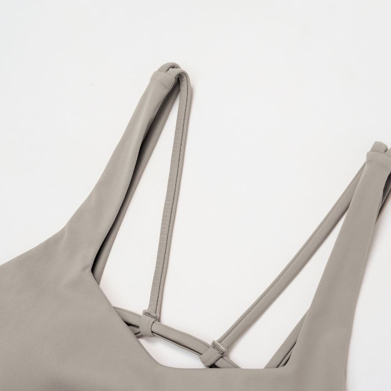 Sports bra with removable bra pads+High-waisted V-neck shorts at the back 2-piece set