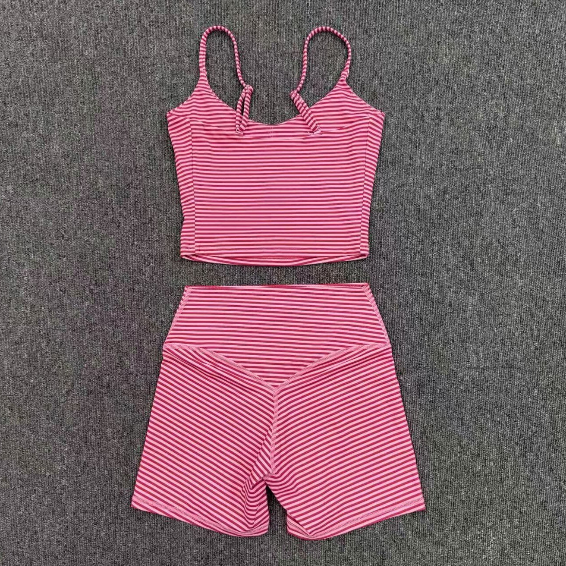 Wholesale Women's Activewear Retro Print Back-V Sleeveless Top & Leggings Yoga Set