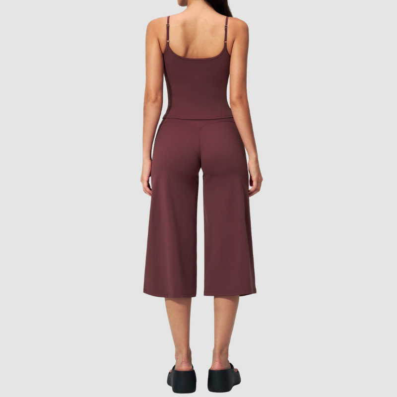 Wholesale Women's Brushed Spaghetti-Strap Tank Top & Wide-Leg Cropped Pants Set – Seam-Detail 2-Piece Yoga Set