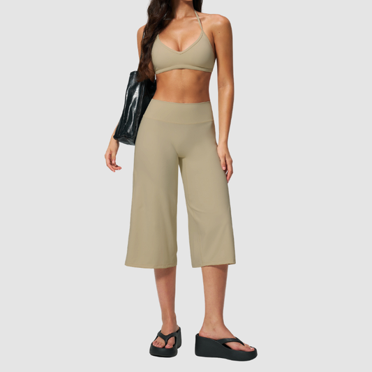 Wholesale Women's Brushed Sports Bra & Wide-Leg Cropped Pants Set – High-Support Seam-Detail 2-Piece Yoga Set