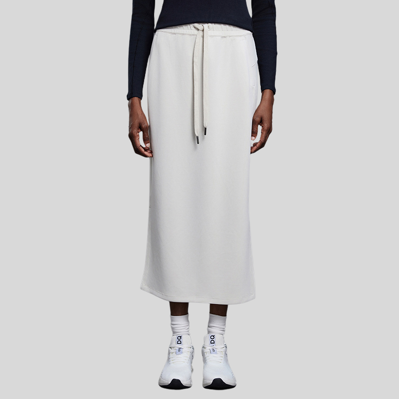 Straight-cut side-slit bodycon skirt