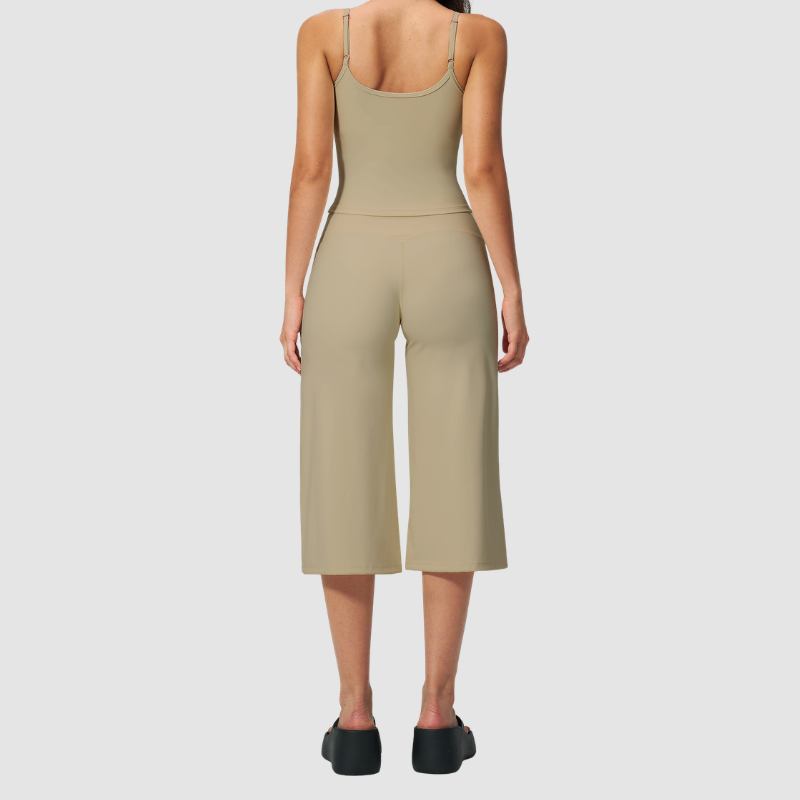 Wholesale Women's Brushed Spaghetti-Strap Tank Top & Wide-Leg Cropped Pants Set – Seam-Detail 2-Piece Yoga Set