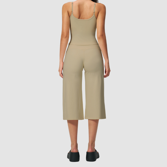 Wholesale Women's Brushed Spaghetti-Strap Tank Top & Wide-Leg Cropped Pants Set – Seam-Detail 2-Piece Yoga Set