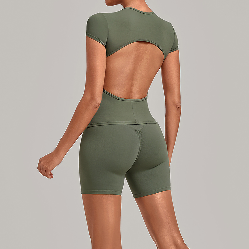 Wholesale Women's Open-Back Pleated Yoga Set Short Sleeve Crop Top & Shorts with Chest Pad