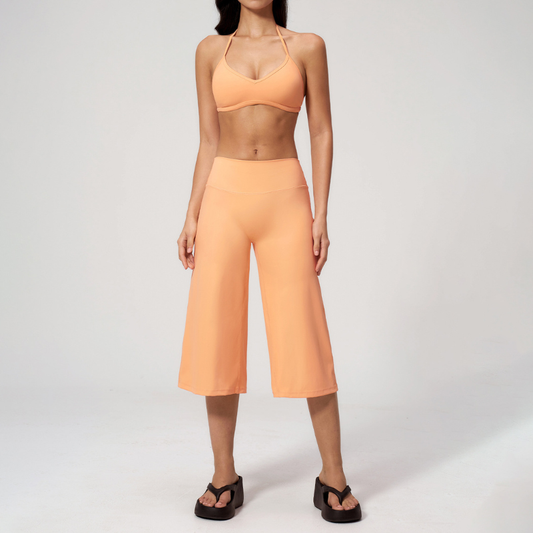Wholesale Women's Brushed Sports Bra & Wide-Leg Cropped Pants Set – High-Support Seam-Detail 2-Piece Yoga Set