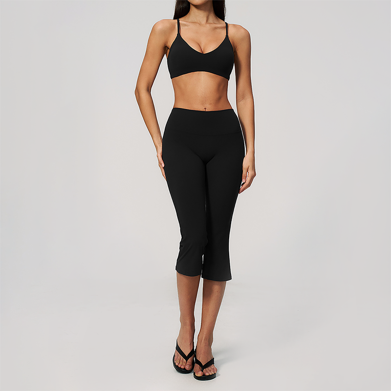 Wholesale Women's High-Impact Sports Bra & Capri Pants Yoga Set with Chest Pad