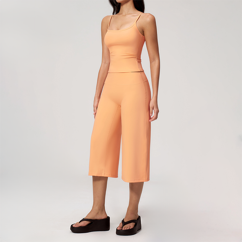 Wholesale Women's Brushed Spaghetti-Strap Tank Top & Wide-Leg Cropped Pants Set – Seam-Detail 2-Piece Yoga Set