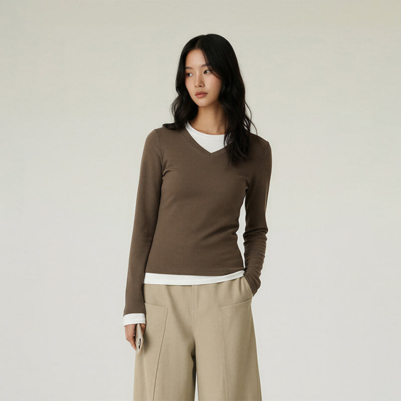 Two-piece look V-neck contrast color top