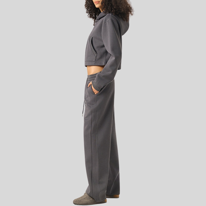 Short hooded sweatshirt and sweatpants set