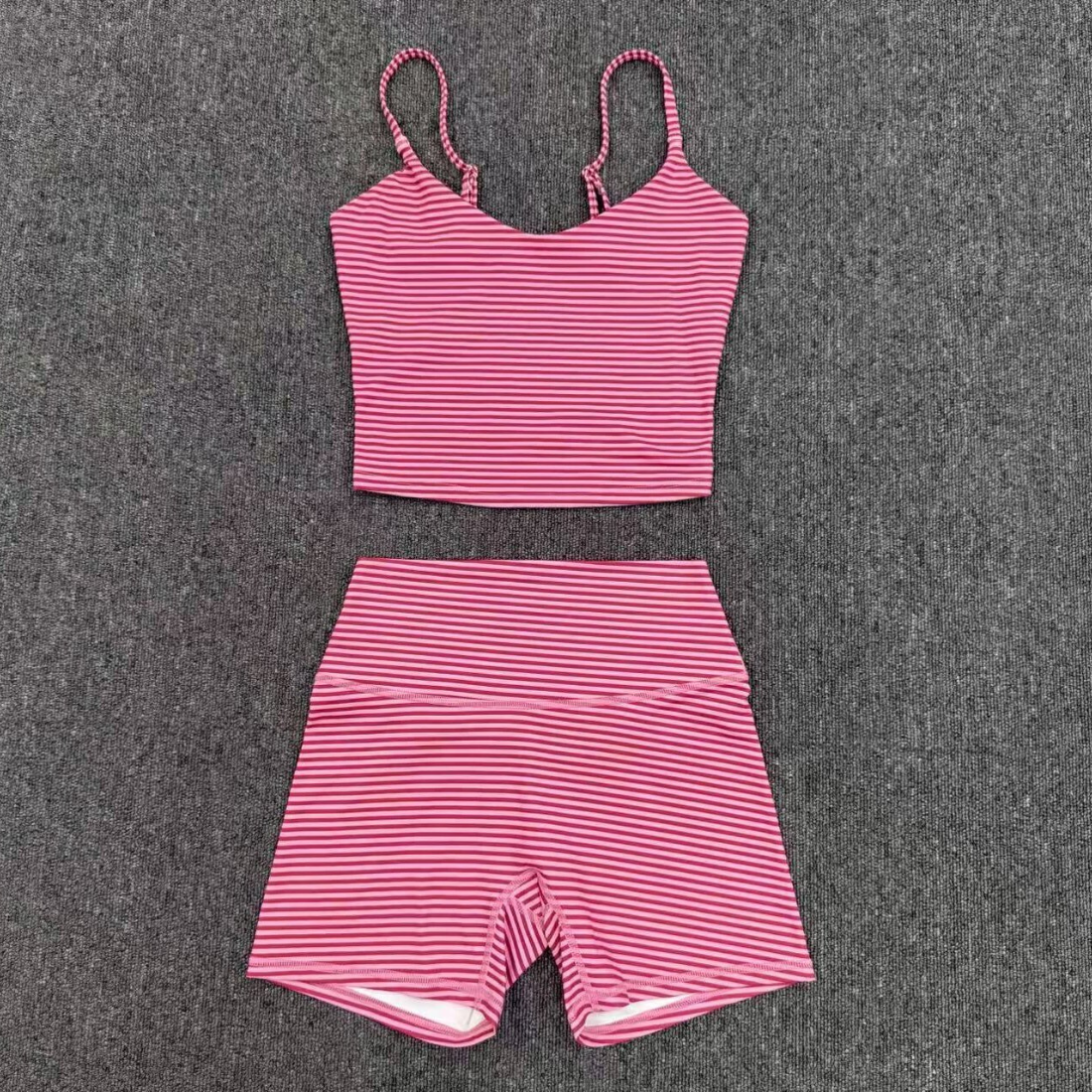 Wholesale Women's Activewear Retro Print Back-V Sleeveless Top & Leggings Yoga Set