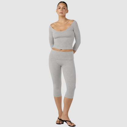 Wholesale Women’s Padded Long-Sleeve Top+Capri Pants Yoga Set