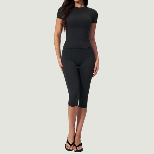 Wholesale Women's Seam-Detail Short Sleeve Crop Top + Mid-Length Shorts Set – Butt-Lifting Yoga Gym Activewear