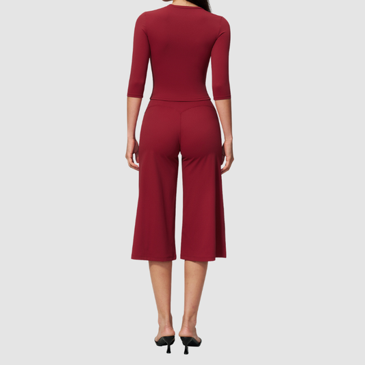 Wholesale Women's 3/4 Sleeve Crop Top & Mid-Length Leggings Set – Seamless Yoga Activewear