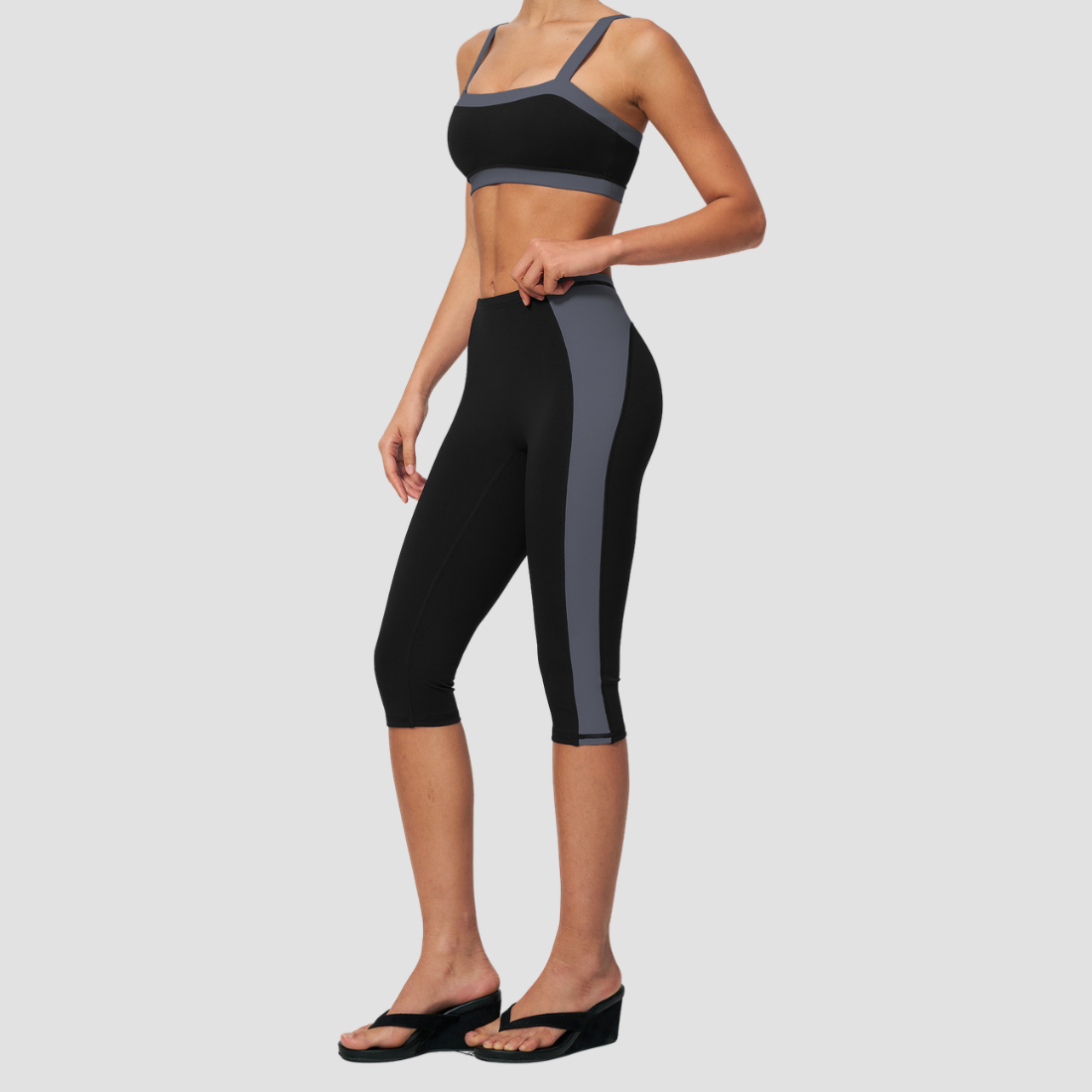 Wholesale Women's Colorblock Bare-Feel Yoga Set Sports Bra & Capri Pants
