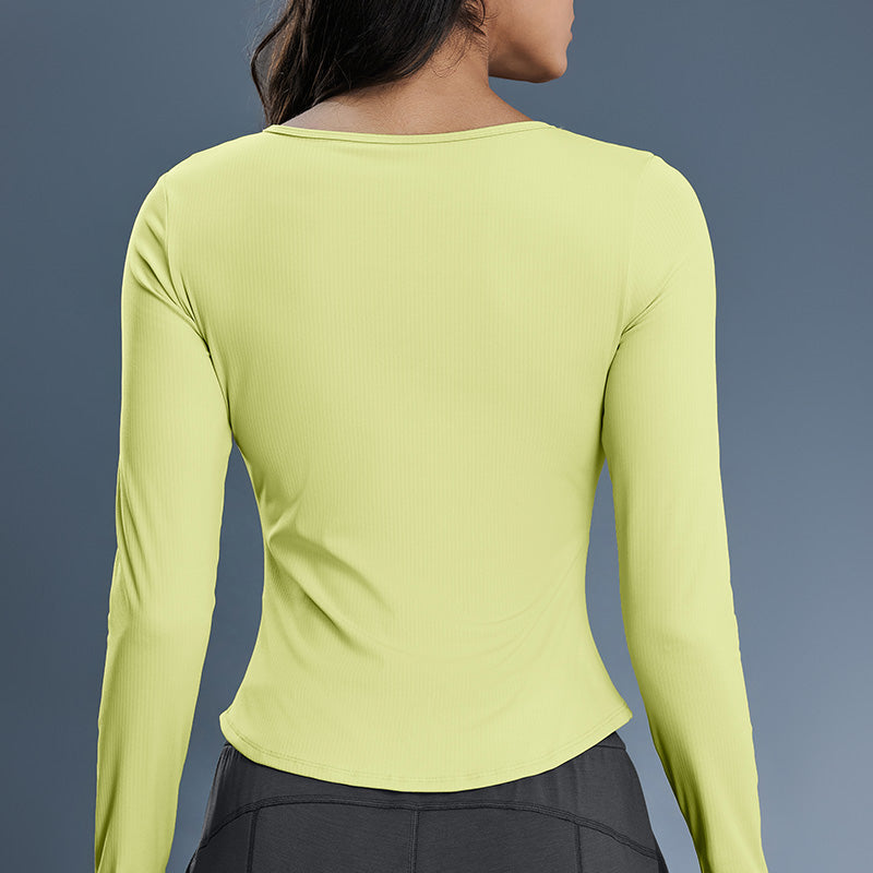 Slim fit and warm long-sleeved sports top