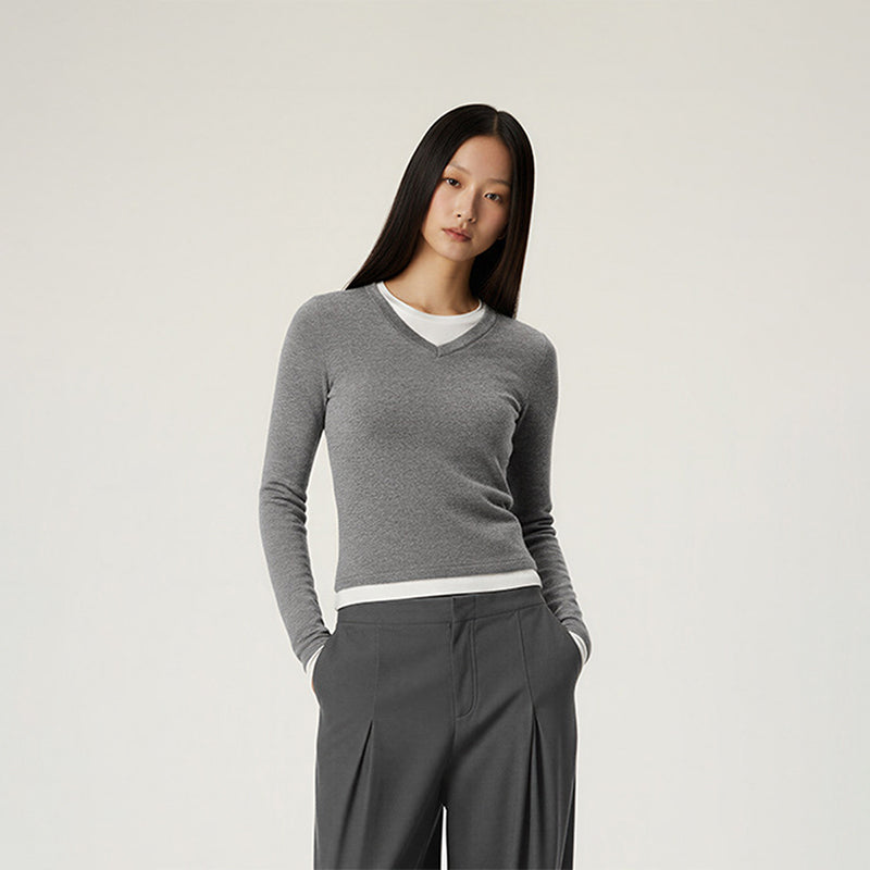 Two-piece look V-neck contrast color top