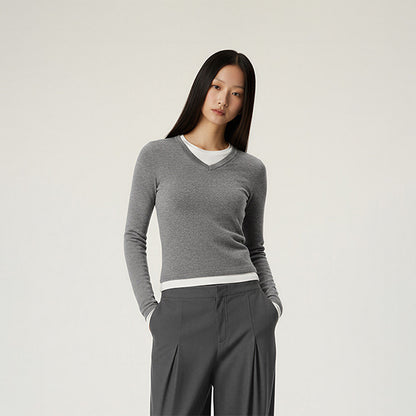 Two-piece look V-neck contrast color top