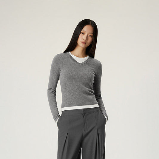 Two-piece look V-neck contrast color top