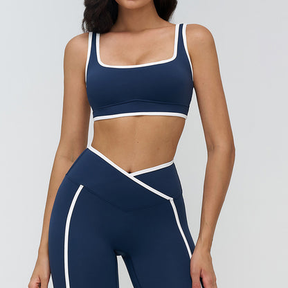 Women's contrasting color sports bra with removable chest pads