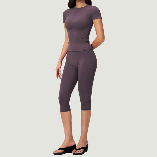 Wholesale Women's Seam-Detail Short Sleeve Crop Top + Mid-Length Shorts Set – Butt-Lifting Yoga Gym Activewear