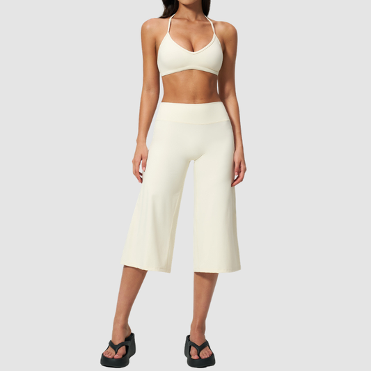 Wholesale Women's Brushed Sports Bra & Wide-Leg Cropped Pants Set – High-Support Seam-Detail 2-Piece Yoga Set