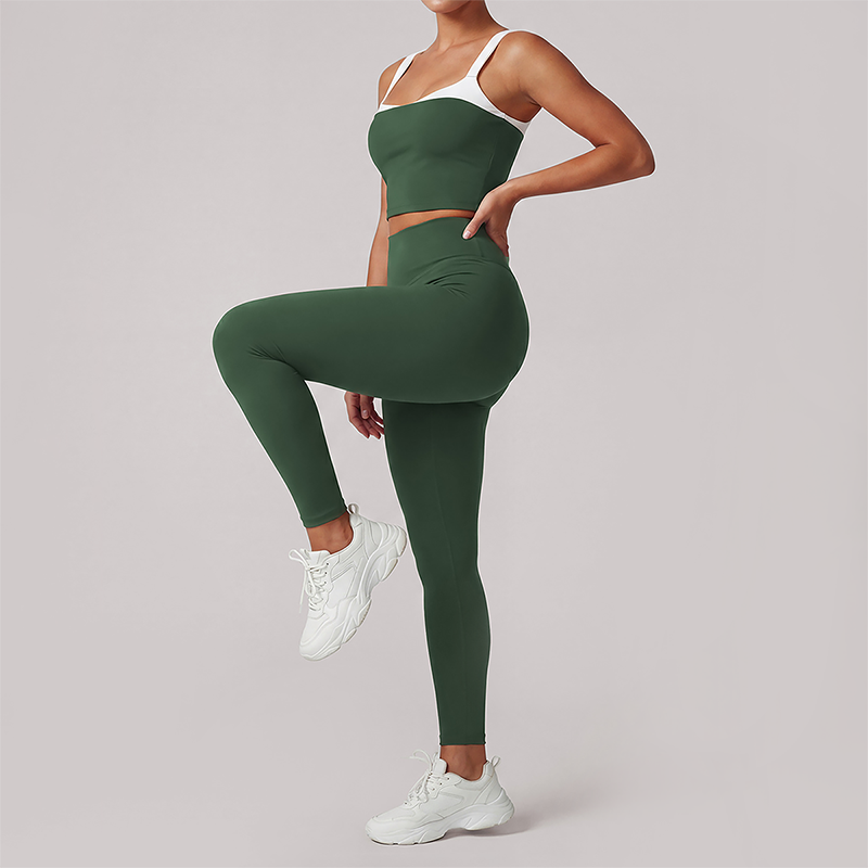 Wholesale Women's Quick-Dry Yoga Set Sleeveless Sports Bra & Capri Pants with Chest Pad