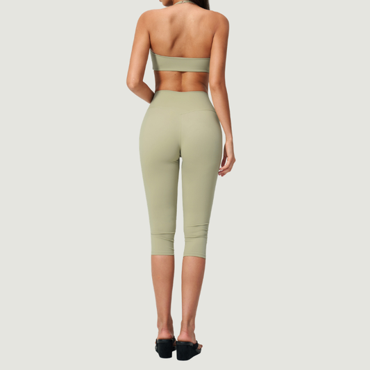 Wholesale Women's Seam-Detail Sports Bra + Mid-Length Shorts Set – Butt-Lifting Yoga Gym Activewear