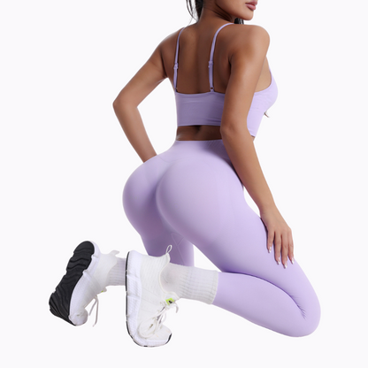 Bra de cinta feminina e um conjunto de duas peças de calças compridas