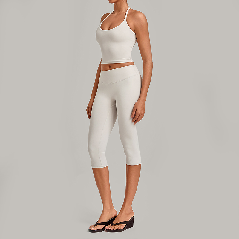 Wholesale Women's Halter Neck Yoga Set – High Elasticity Capri Pants Fitness Activewear