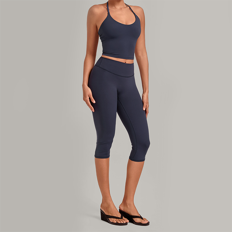 Wholesale Women's Halter Neck Yoga Set – High Elasticity Capri Pants Fitness Activewear