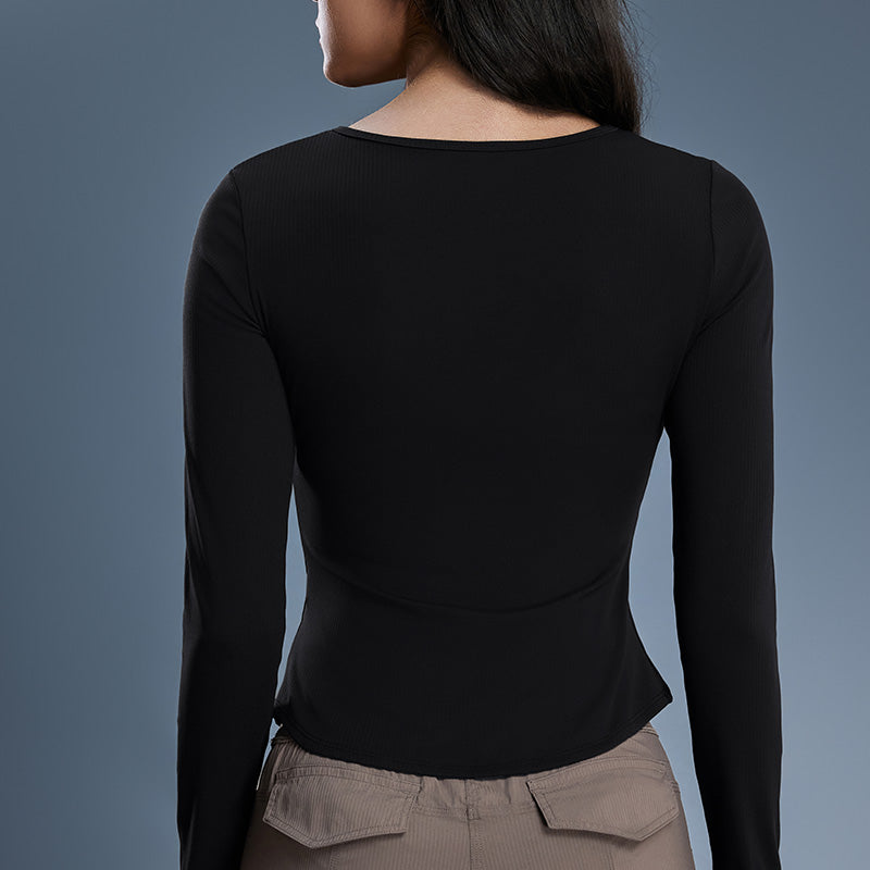 Slim fit and warm long-sleeved sports top