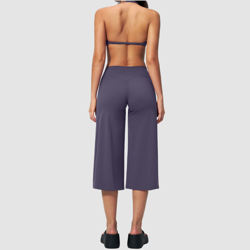 Wholesale Women's Brushed Sports Bra & Wide-Leg Cropped Pants Set – High-Support Seam-Detail 2-Piece Yoga Set