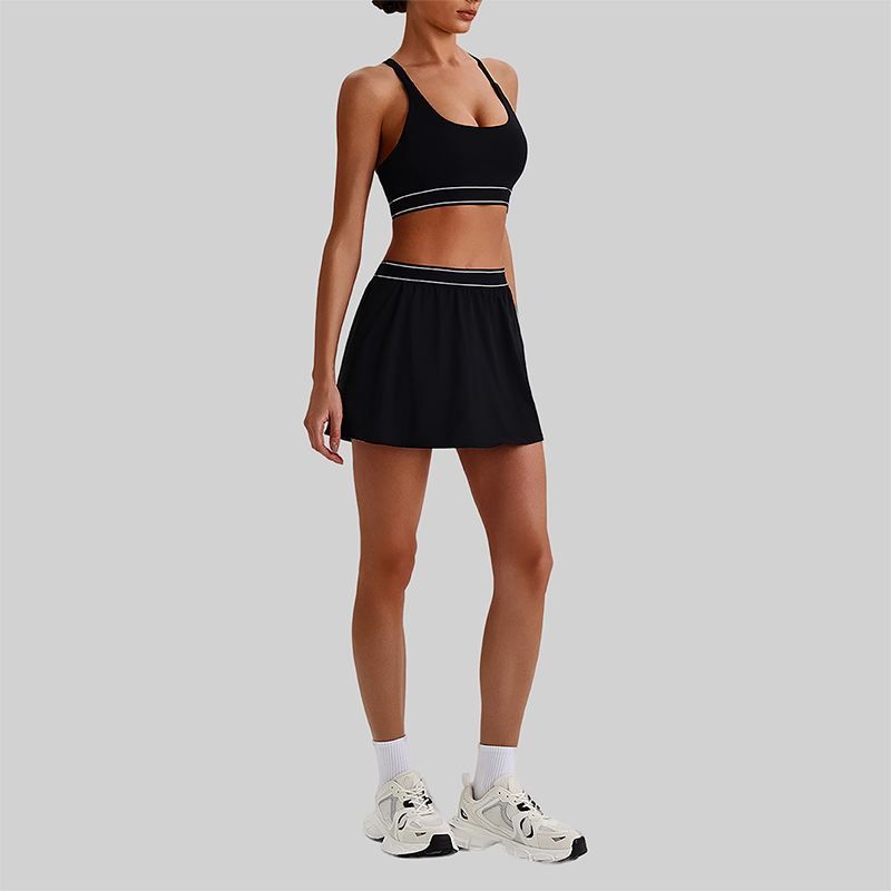 Wholesale Naked-Feel Sports Bra & Pleated Tennis Skirt Set – Quick-Dry Athletic 2-Piece with Built-In Shorts