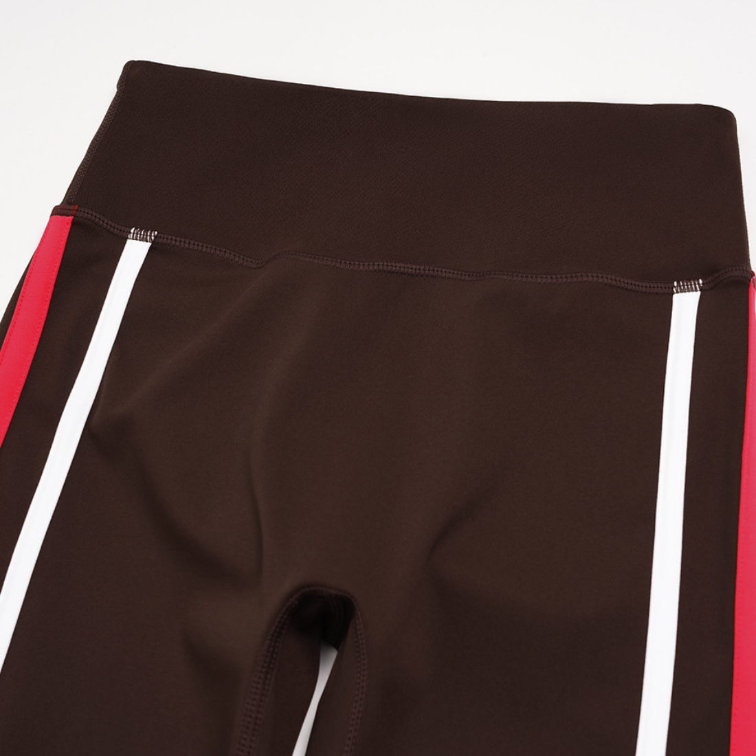 Wholesale Women's Fixed-Cup Sports Vest & Cropped Pants Yoga Set