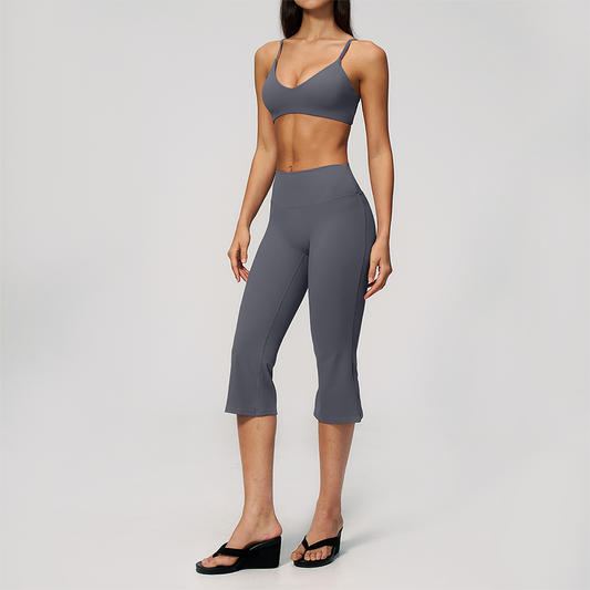 Wholesale Women's High-Impact Sports Bra & Capri Pants Yoga Set with Chest Pad