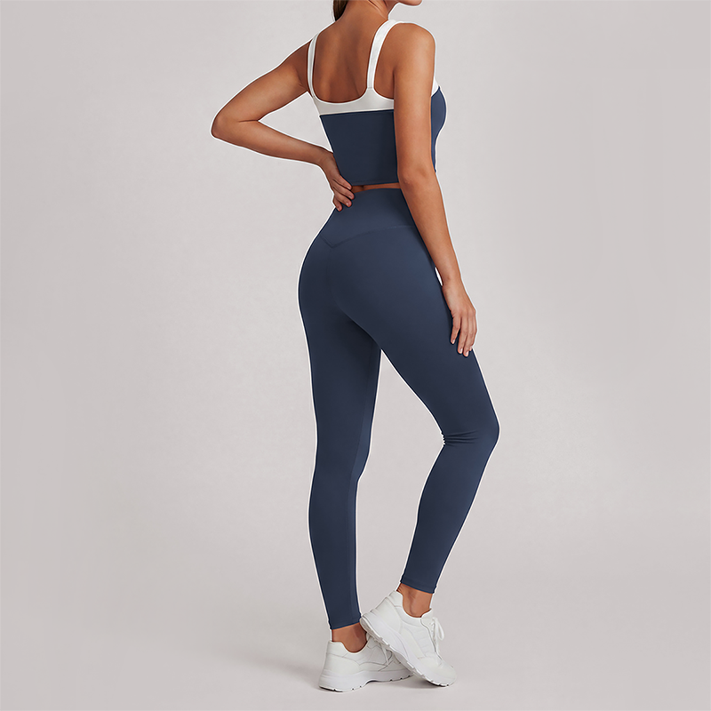 Wholesale Women's Quick-Dry Yoga Set Sleeveless Sports Bra & Capri Pants with Chest Pad