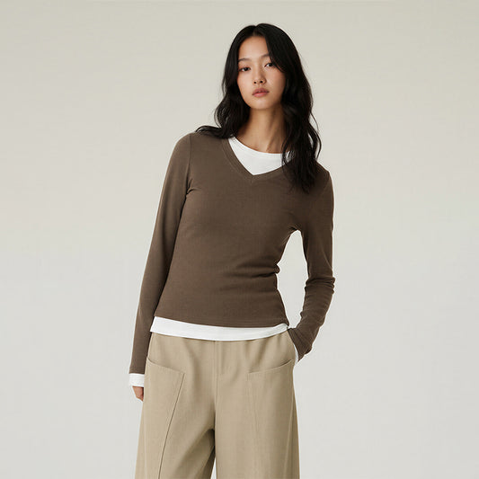 Wholesale Two-piece look V-neck contrast color | Wonderxfans bulk activewear