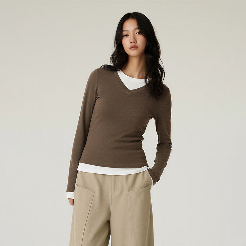 Two-piece look V-neck contrast color top