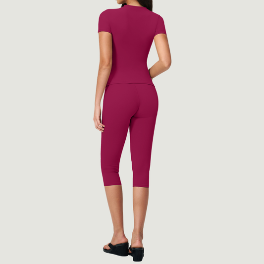 Wholesale Women's Seam-Detail Short Sleeve Crop Top + Mid-Length Shorts Set – Butt-Lifting Yoga Gym Activewear