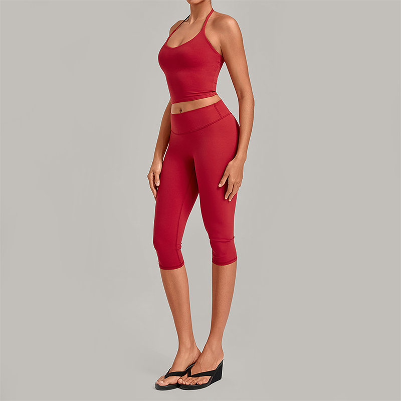 Wholesale Women's Halter Neck Yoga Set – High Elasticity Capri Pants Fitness Activewear