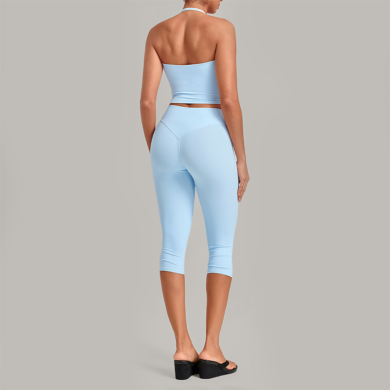 Wholesale Women's Halter Neck Yoga Set – High Elasticity Capri Pants Fitness Activewear