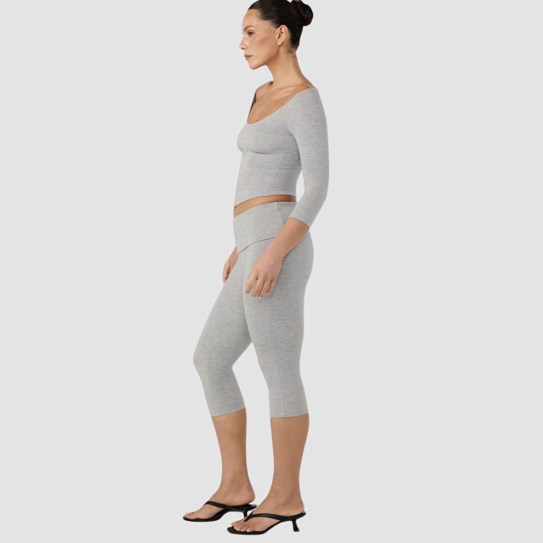 Wholesale Women’s Padded Long-Sleeve Top+Capri Pants Yoga Set
