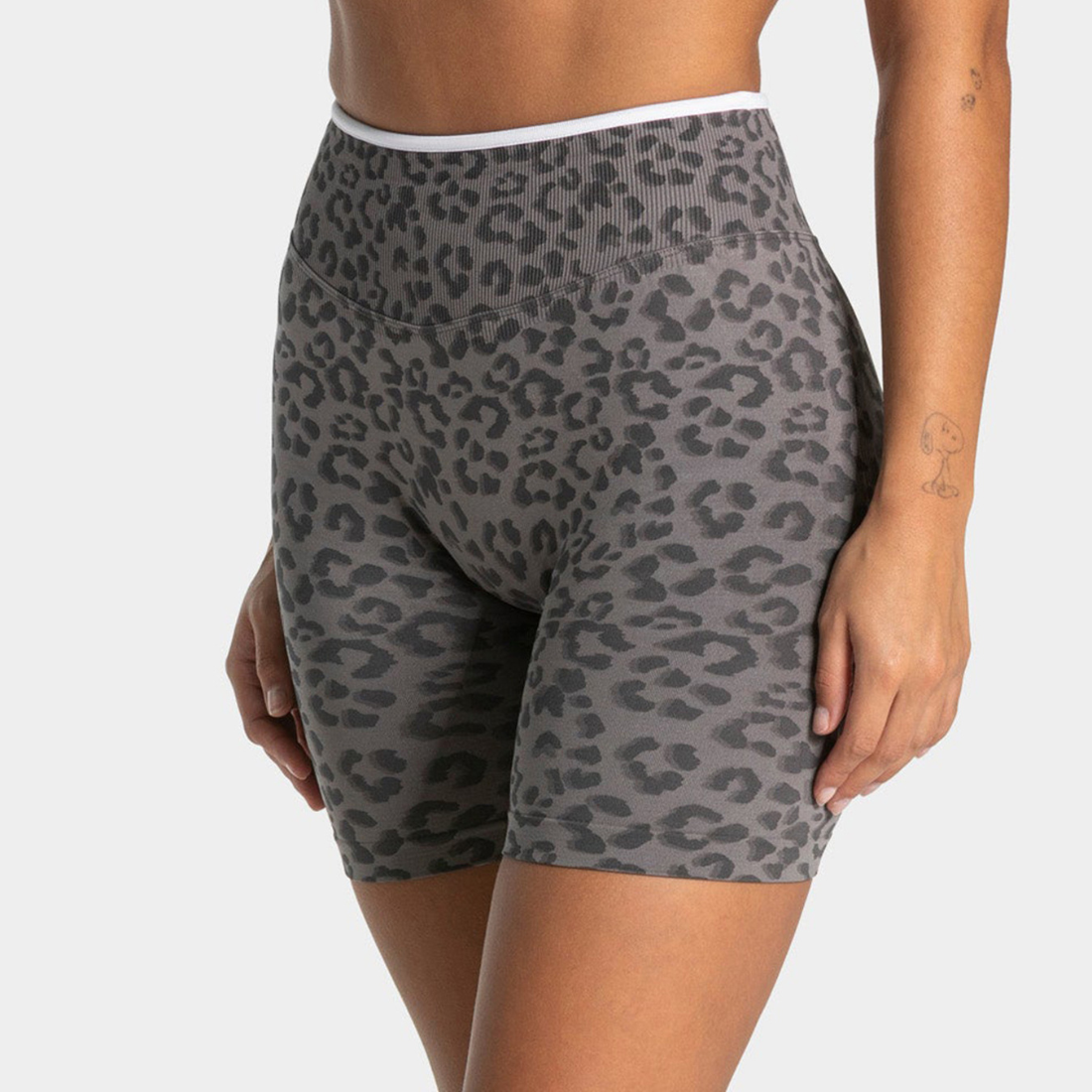 Wholesale Women's Seamless Leopard Print High-Waist Yoga Shorts